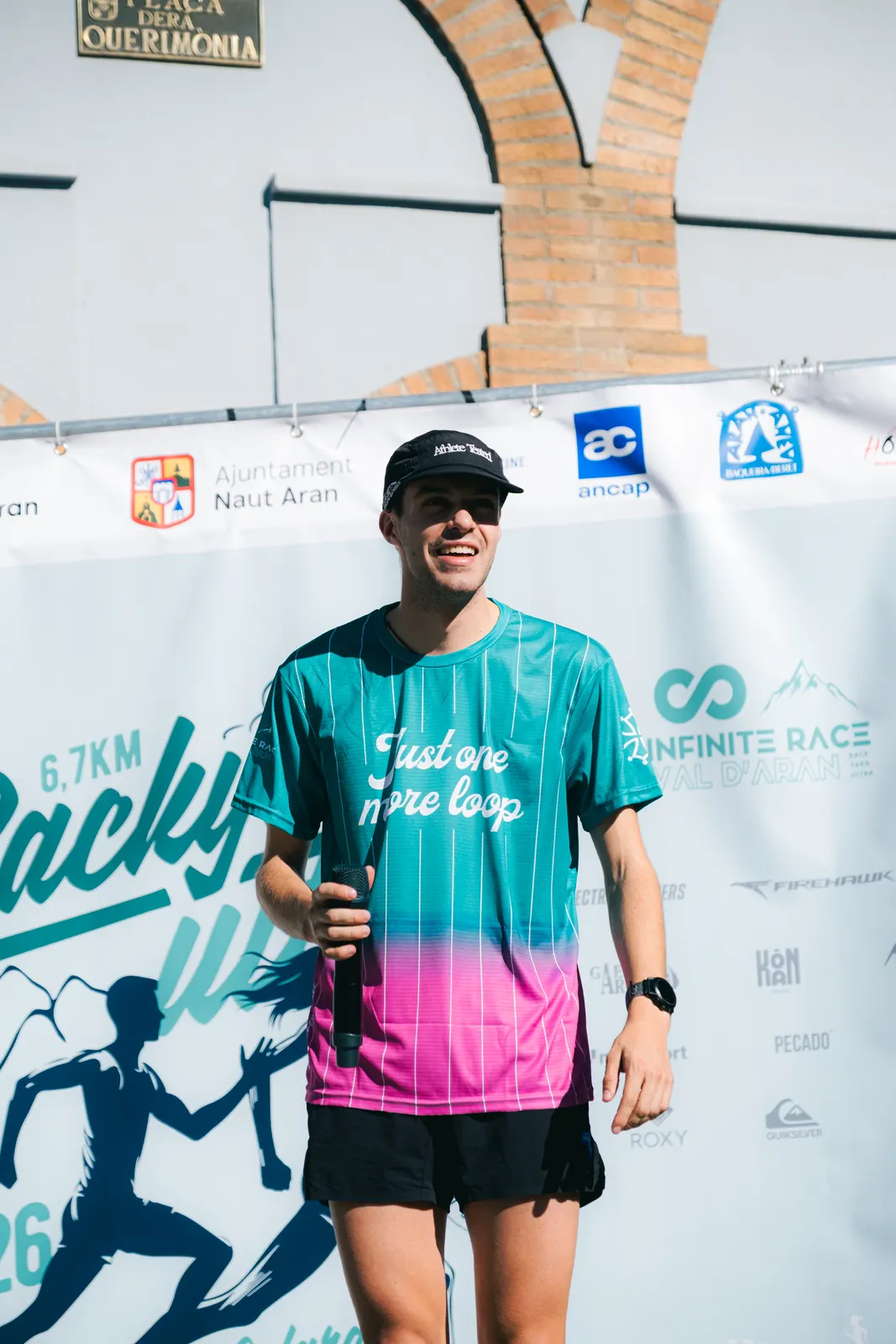 Martí Alonso, de ANÜK LAB, con el micrófono en Infinite Race 2026
